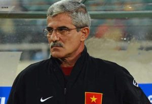 Ông huấn luyện viên đội tuyển bóng đá Việt Nam-Alfred Riedl