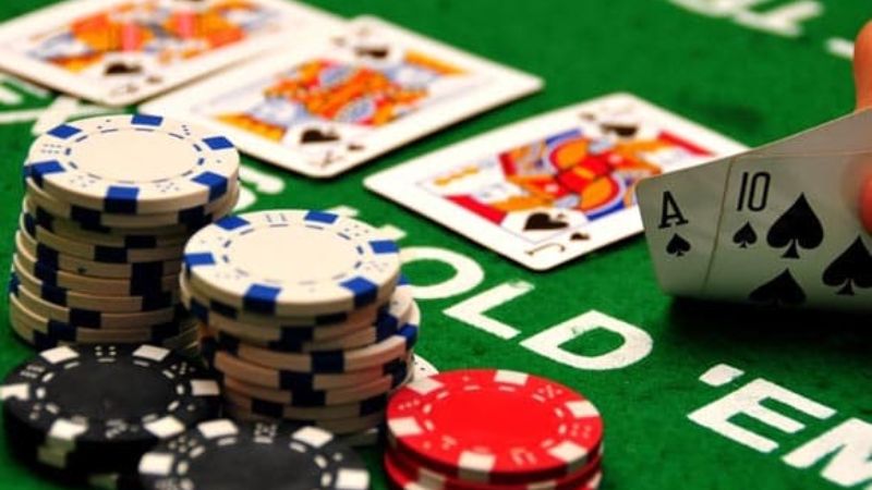 Bài poker là một trò chơi độc đáo và hấp dẫn, nơi mà sự linh hoạt và chiến thuật đều được đánh giá cao