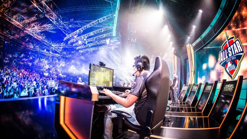 eSports, hay còn gọi là thể thao điện tử, ngày càng trở thành một xu hướng phổ biến trên toàn thế giới.