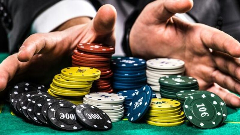 Khi chơi poker, all in là một chiến lược quan trọng mà người chơi có thể sử dụng để tạo ra sự hấp dẫn